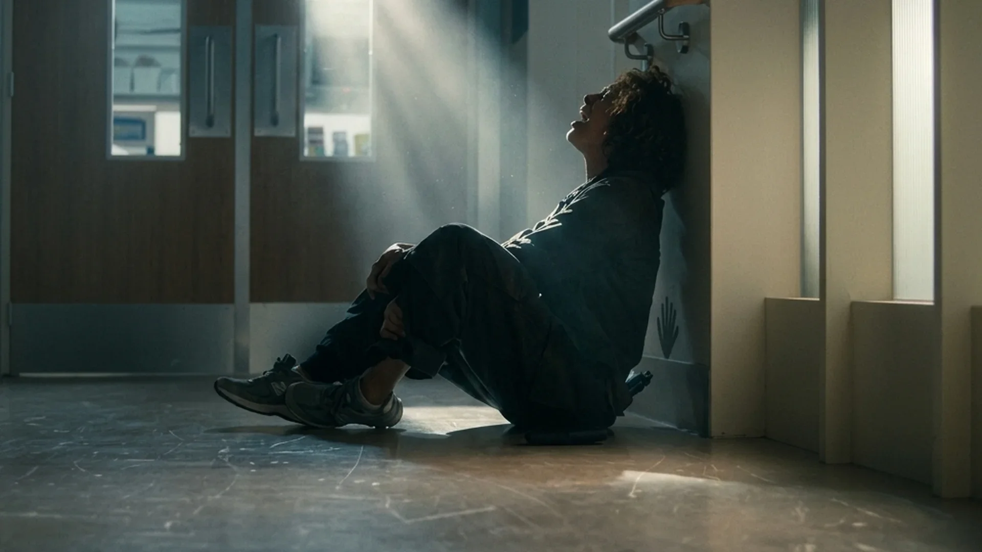 Nawell Madani as Jada slumps against a hospital corridor wall in Netflix's Nothing to Lose