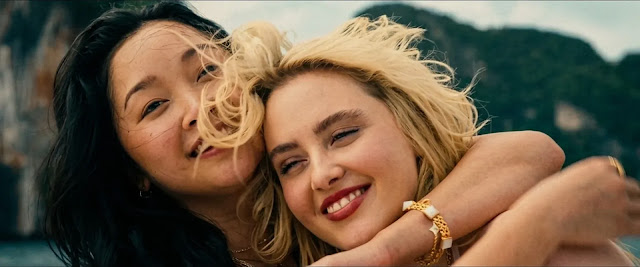 Sara (Kathryn Newton) and Max (Lana Condor) close together on the boat trip