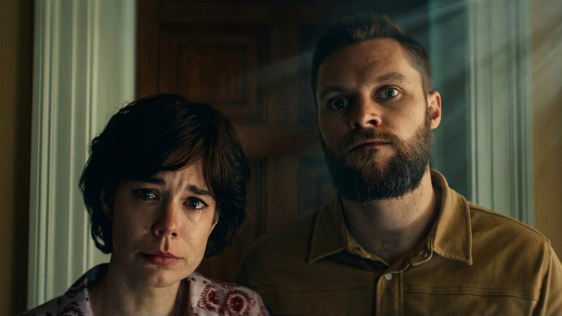 Charlie and Larissa stand together, stricken with worry, in Lee Cronin's The Mummy